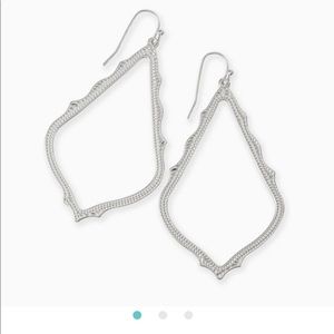 LIKE NEW Kendra Scott Sophee Drop Earrings in Silver